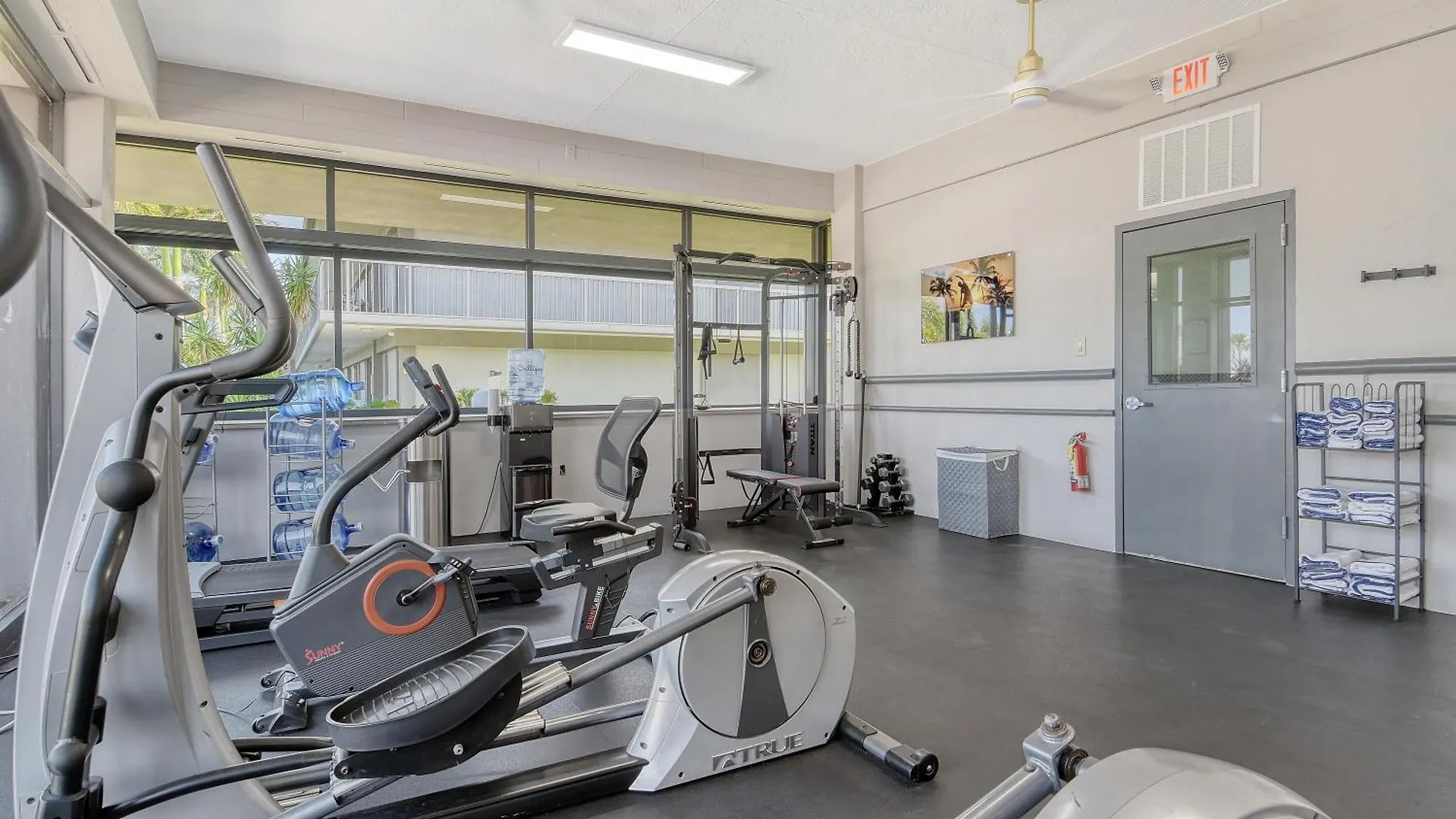 Pool, Tiki Bar, Close To Beaches, Restaurants, Fun Sarasota United States